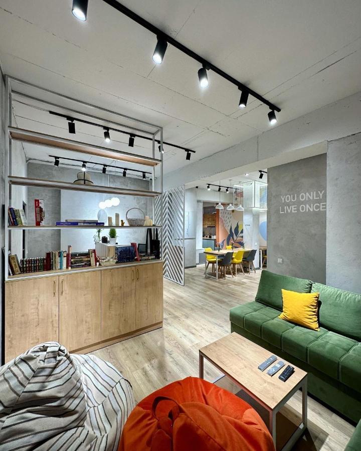 Izzzi Hostel Бишкек Экстерьер фото
